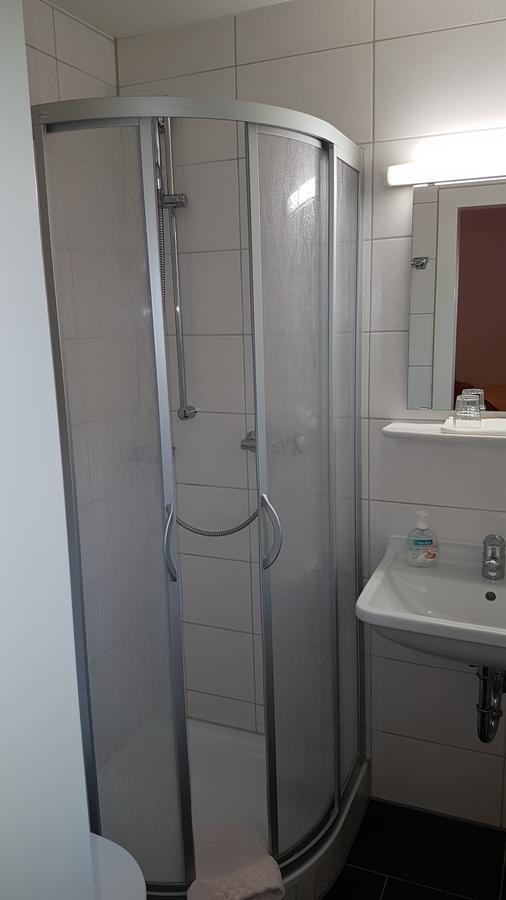 Hotel Gasthaus Roessle Freiburg Bagian luar foto