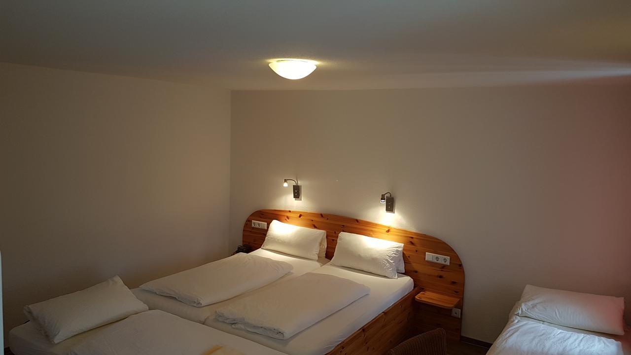 Hotel Gasthaus Roessle Freiburg Bagian luar foto
